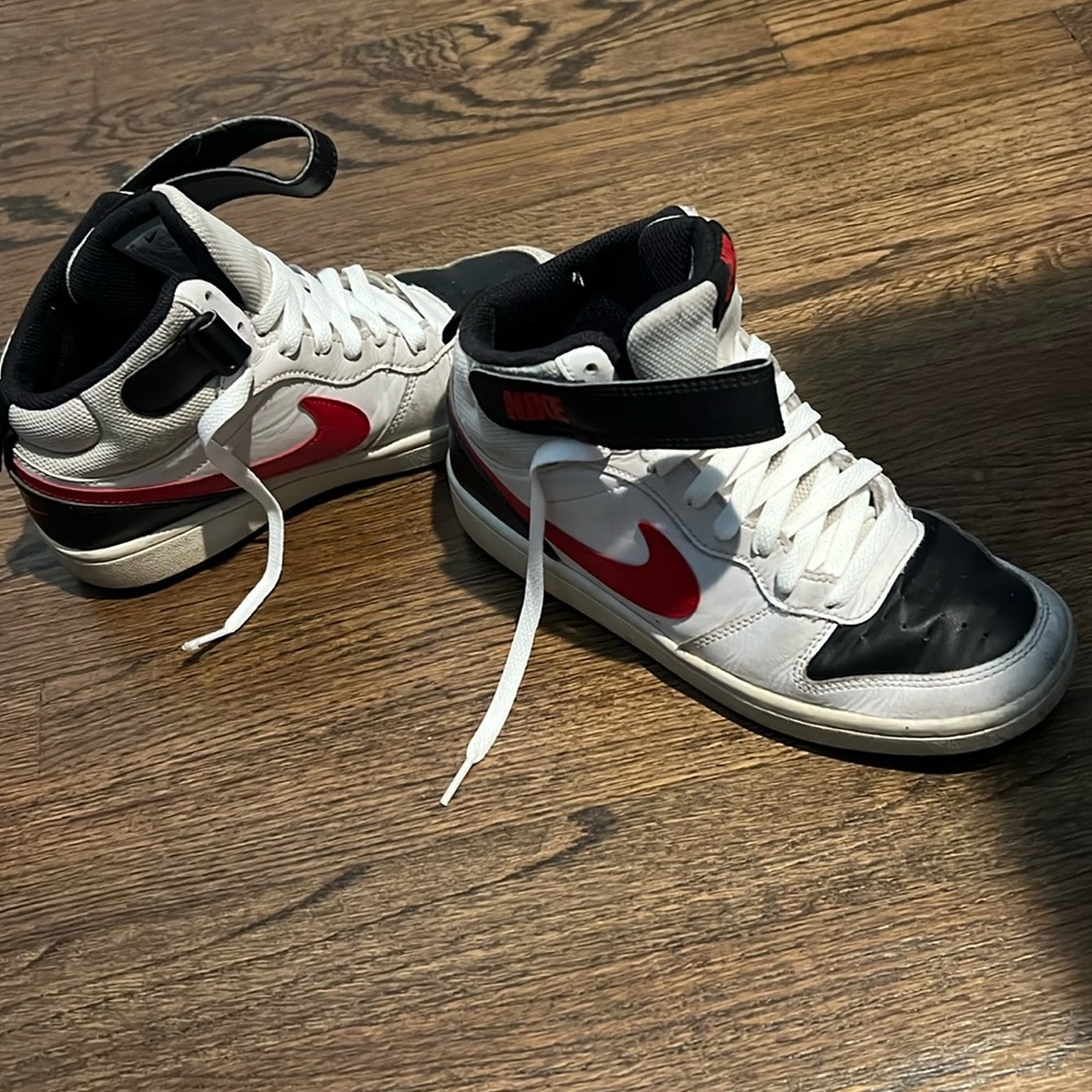 Nike boy sneakers- size 5.5